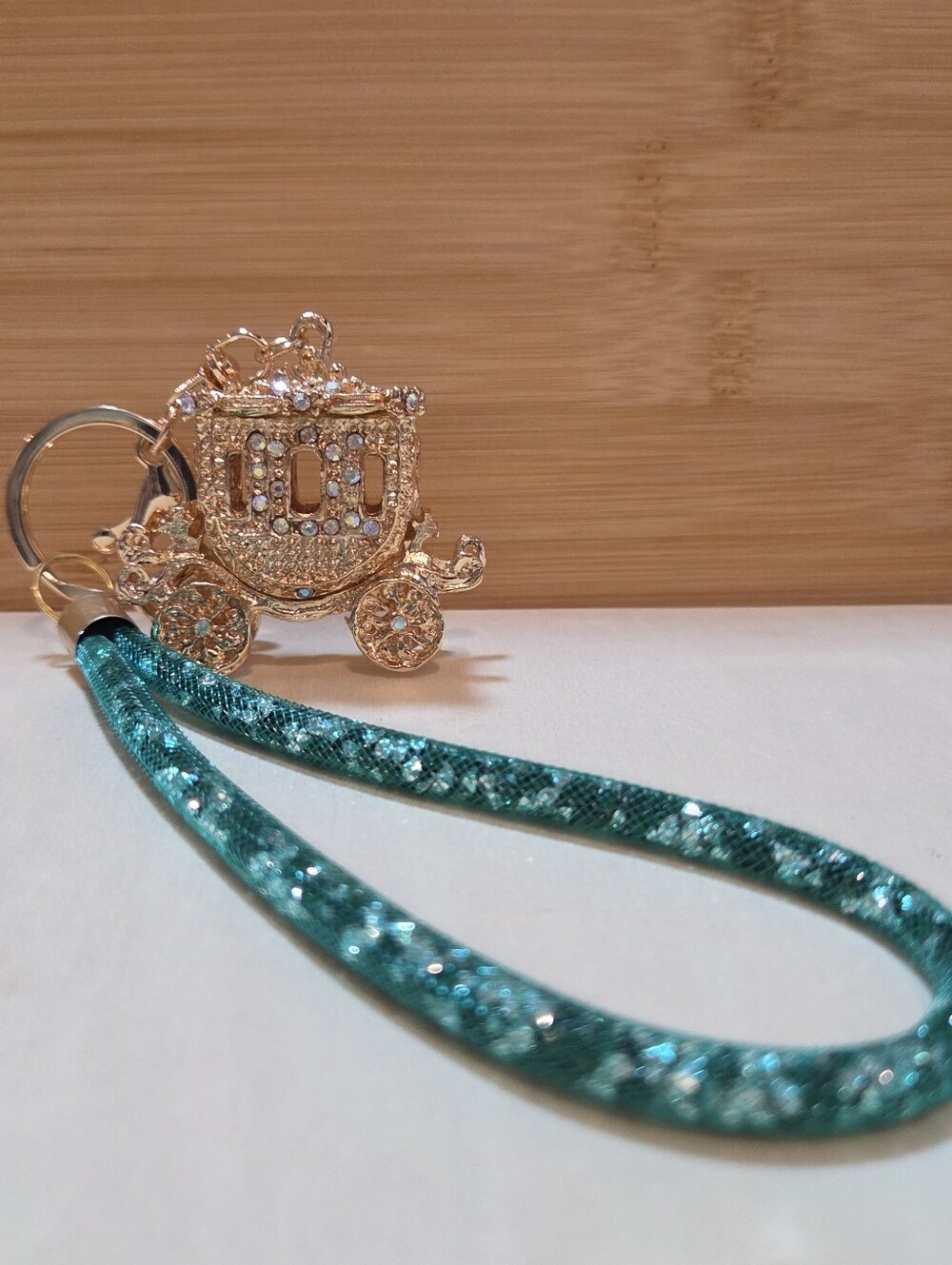 ✨ Luxury Rhinestone Cinderella Carriage Bag Charm & Keychain ✨ - Picture 5 of 16